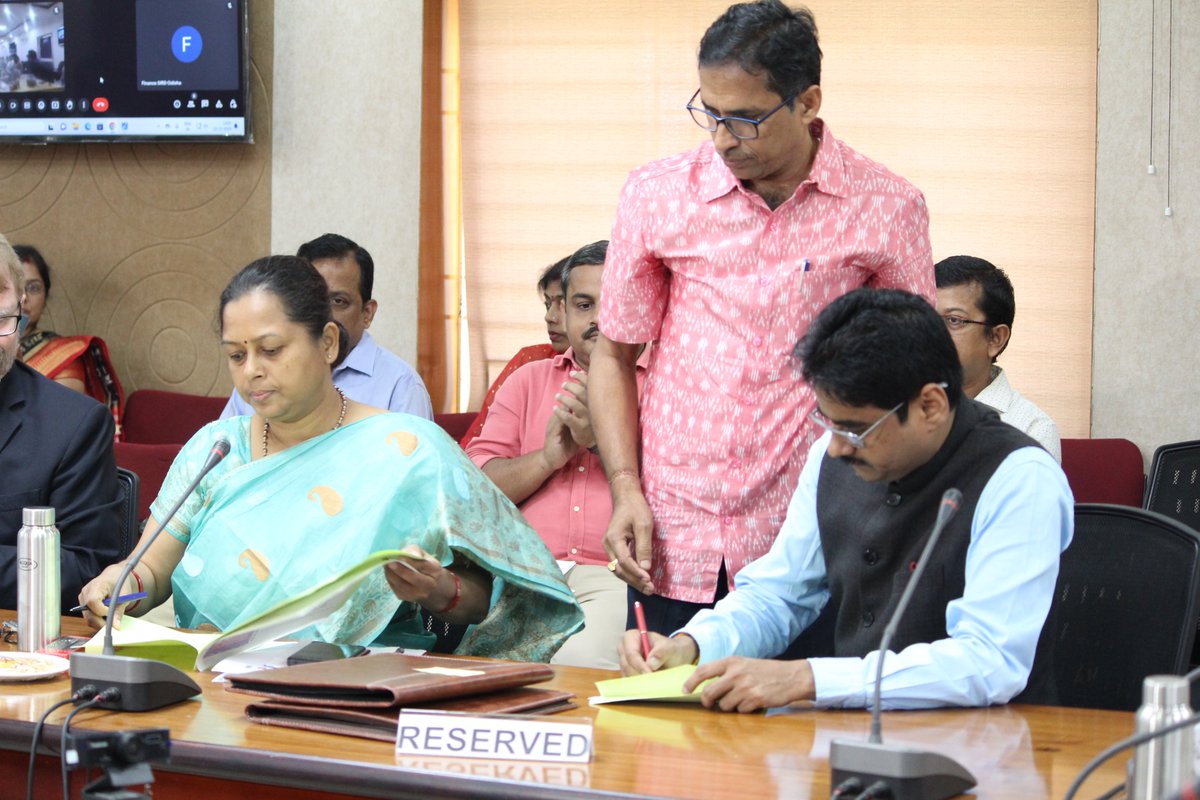 sird_pr_odisha's tweet photo. #SIRDPR has been providing support for capacity building and training of PRI members to #OSDMA on #DisasterManagement and DRR. With a vision to create disaster warriors from every households a MoU has been signed by #SIRD&amp;PR with #OSDMA. https://t.co/4GxTSXFJDi