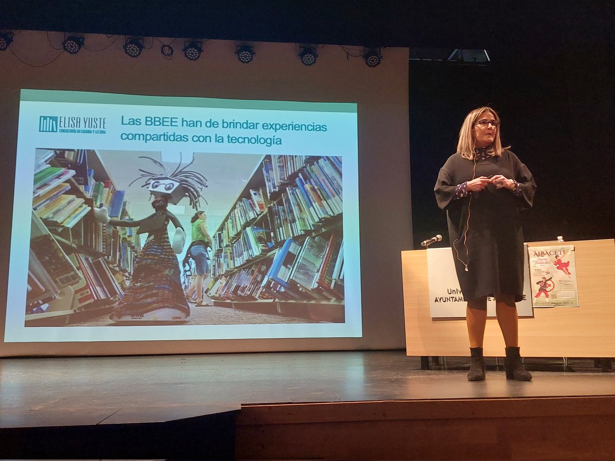 jmanuelgarrido's tweet photo. Con @elisayuste nos introduce el concepto de "BiblioLabs escolares: transitando hacia un nuevo modelo" en el que el usuario debe poder crear en comunidad, así cambiamos el modelo de biblioteca escolar.
#BinomioFantástico23 #BEREDAB #BibliotecasEscolares #Albacete #CRFPCLM https://t.co/ykrBzfD8Gm