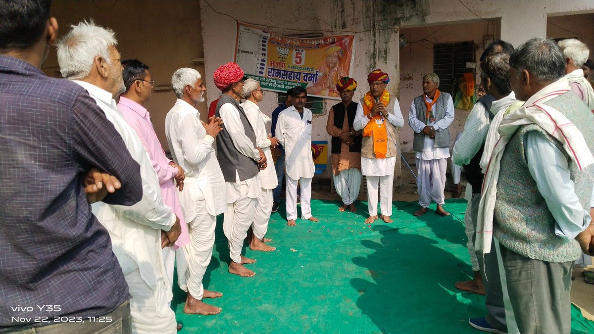 आभार "कुरेड़ा" 

आज जनसंपर्क के दौरान विधानसभा वासियों ने जो स्नेह और प्यार दिया है उसे देखकर मुझे निश्चित तौर पर लगता है कि निवाई पीपलू इतिहास रचने वाला है ।