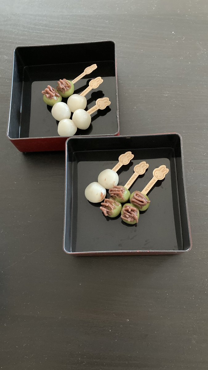 milky66's tweet photo. 今日のお菓子

寒いけど 晴れ☀️
やっぱりお日様 は嬉しい😃

すみっこぐらしのキャラ
作ってーって
#和菓子 #練り切り #すみっコぐらし #wagashi #netikiri  #sirian #dango #macya #団子 #抹茶 #抹茶団子🍡 #こし餡 #こし餡入り団子 #ドイツ #wiesbaden

練習開始 https://t.co/6dKqjsR3R2