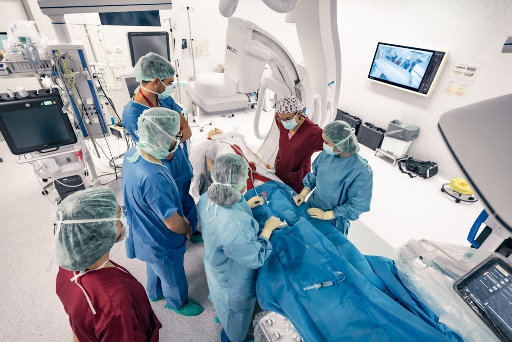 hbellvitge's tweet photo. El Servei d’Angiologia i Cirurgia Vascular de l'#hbellvitge
organitza el 1️⃣er curs multidisciplinari a Espanya sobre maneig del pacient amb ruptura aòrtica👌
ℹ️https://t.co/bqVjqFdWGy
@ESVSmembership #orgullbellvitge https://t.co/XgiOXdxlDG