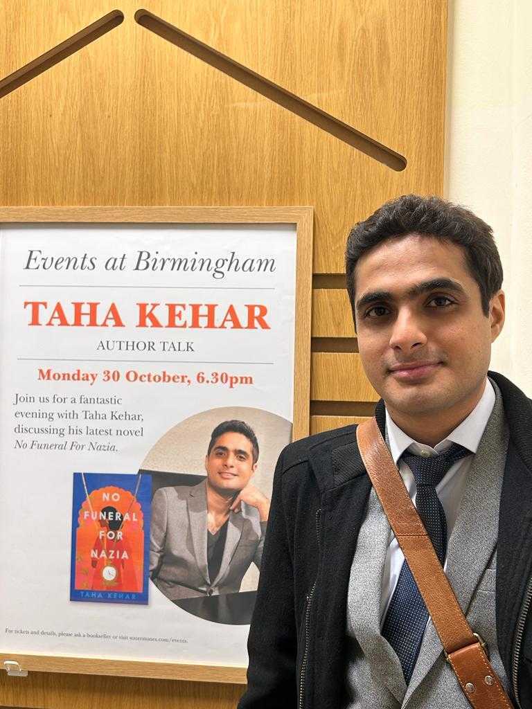 NeemTreePress's tweet image. Throwback to an amazing event at @BhamWaterstones for the official #booklaunch of #NoFuneralForNazia by @TahaKehar! ⏱️

No Funeral for Nazia is out now: neemtreepress.com/book/no-funera…

#neemtreepress #booklaunch #authorevent #books #author #waterstones #mysterybooks #southasianlit