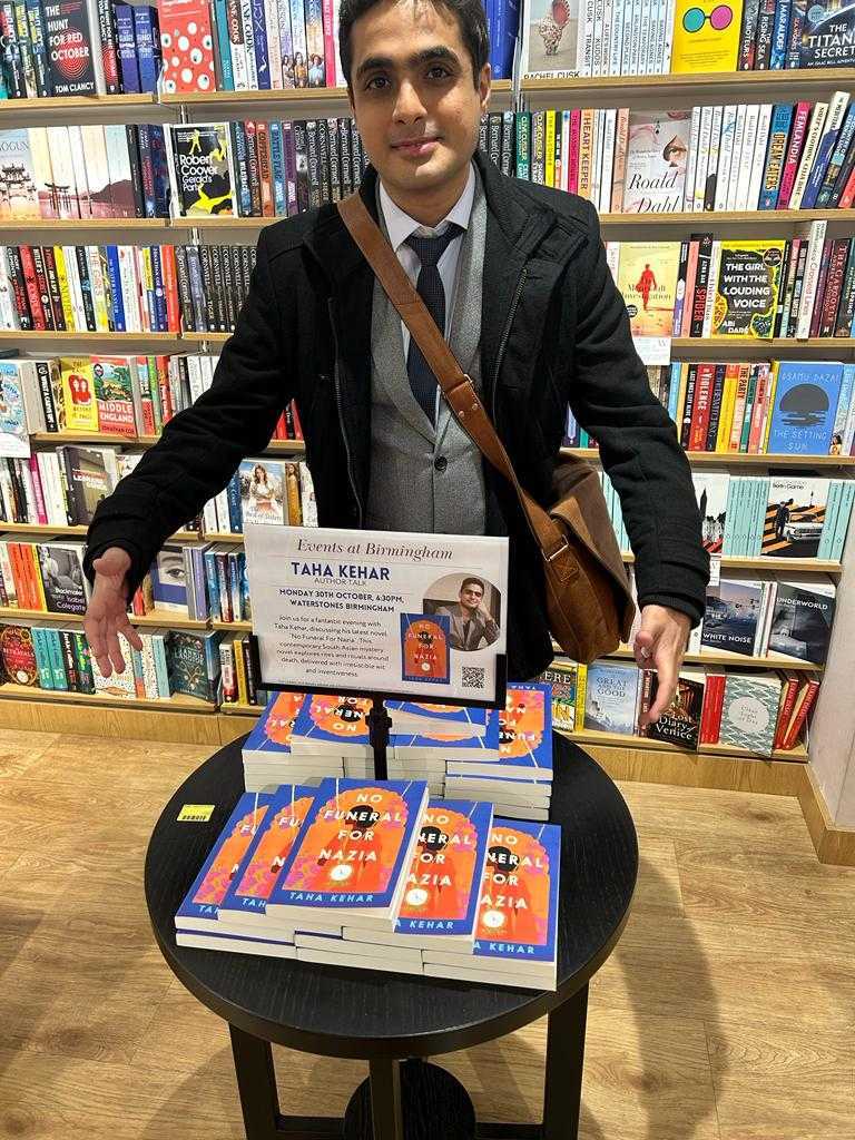 NeemTreePress's tweet image. Throwback to an amazing event at @BhamWaterstones for the official #booklaunch of #NoFuneralForNazia by @TahaKehar! ⏱️

No Funeral for Nazia is out now: neemtreepress.com/book/no-funera…

#neemtreepress #booklaunch #authorevent #books #author #waterstones #mysterybooks #southasianlit