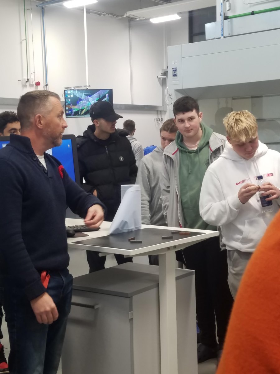 GowerCollegeSwa's tweet image. #MaterialsEngineering Enrichment Day at @SwanseaUni 🔬🧲

Thanks to @SUSciEng for their Materials Engineering masterclass and personal statement writing workshop for our Access to HE and Technical Extended Diploma in #Engineering learners! Such a valuable and enjoyable day! 🤝