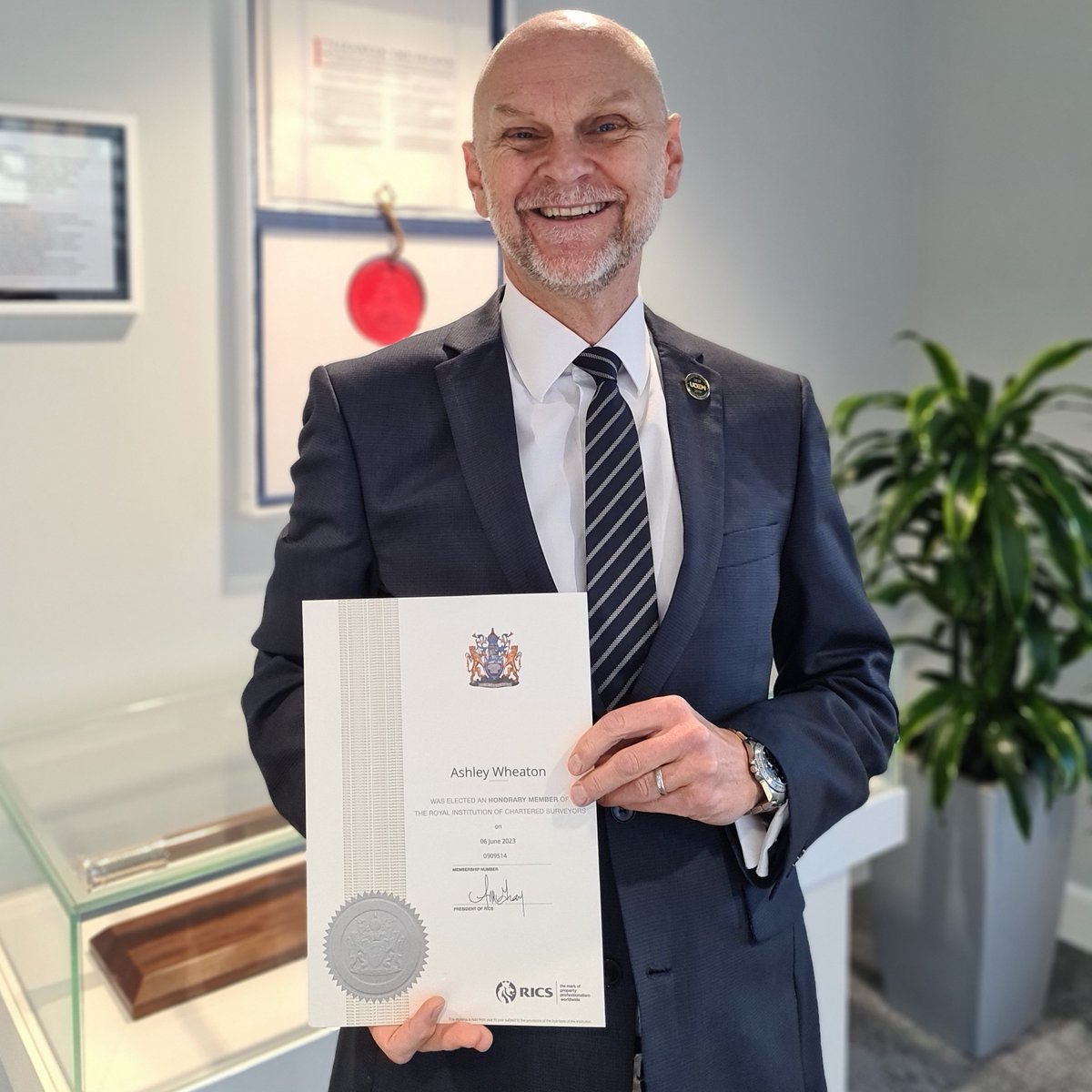 Extraordinarily proud to have be honoured by <a href="/RICSnews/">RICS</a> with HonRICS membership. An accolade which entirely reflects the amazing work of every single @StudyUCEM member of staff over the last 10 years! Thank you all! 
More here: tinyurl.com/2wwz39dy