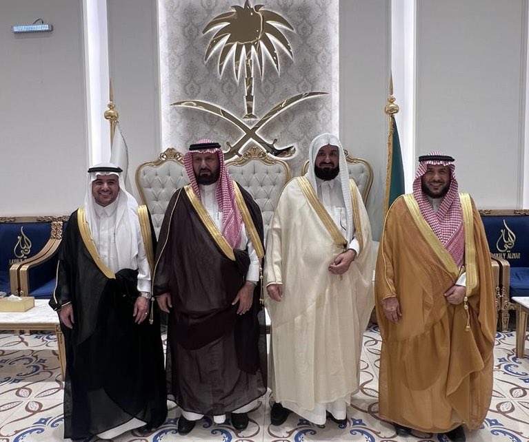 Shhaabcom's tweet photo. إحتفل د. ناصر بن صالح القرني - آل عمران بزواج إبنه د. محمد على كريمة الاستاذ الدكتور عبدالله بن محمد القرني الاستاذ بجامعة ام القرى بحضور معالي المستشار الشيخ عبدالله بن مجدوع ومعالي الشيخ مرعي بن مجدوع وعدد كبير من الأهل والأصدقاء ،
#موقع_بلقرن_الرسمي يبارك للعريس ولوالده ولكافة الاسرتين ( بارك الله لهما وبارك عليهما وجمع بينهما في خير ) ودامت أفراح الجميع .
https://t.co/hRQMLinICF
