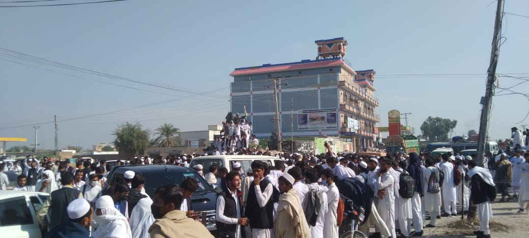 khan20808hashir's tweet photo. Army is directly or indirectly controlling whole country and now they want to occupy educational institutes. I salute to students and administration of the college to stand against their oppression.
#SayNoToSecurtization
#LongLiveResistance
#SaveLakkiMarwatColleges https://t.co/xiILXbXkYU