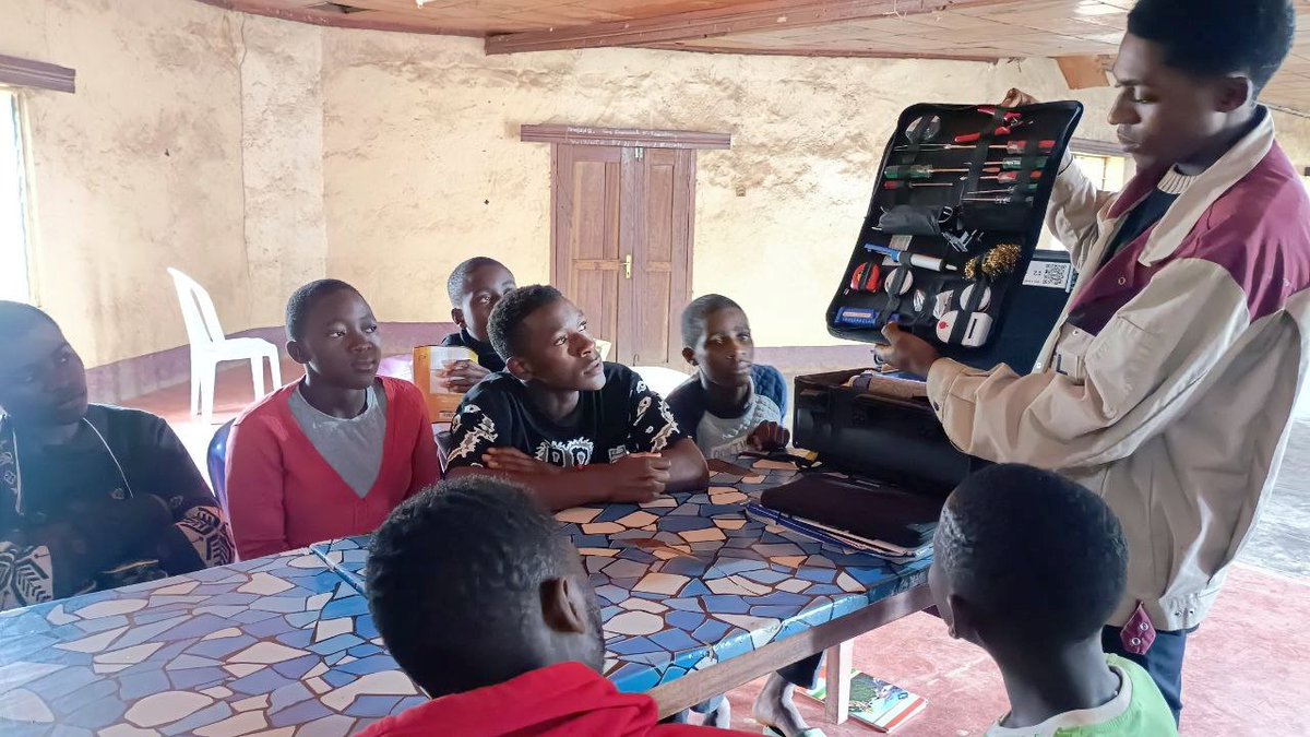 civic_watch's tweet photo. #ASKCamp2023- Access to Skills &amp; Knowledge Camp.
It's been an exciting &amp; interactive #Tech4Peace training with students of Votech-S7 Academy.

They learned technology can promote peace through building empathy, encouraging cybersecurity &amp; factchecking 
#Tech4Peace
#BuildWithTech https://t.co/Ypnp3UUfMw