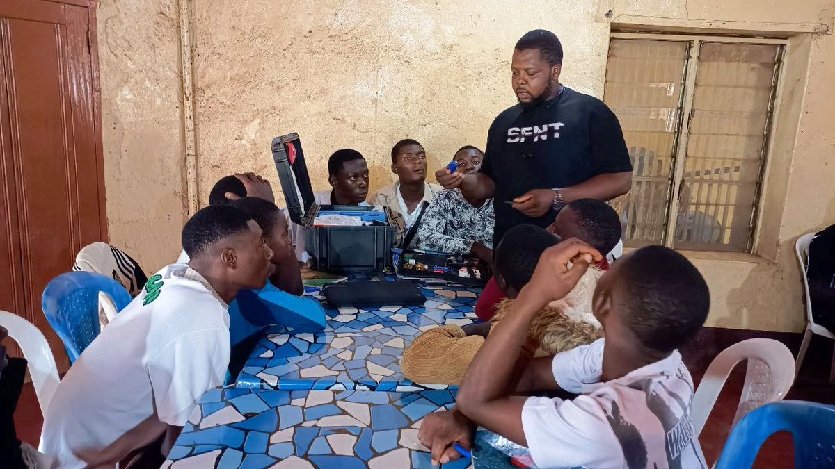 civic_watch's tweet photo. #ASKCamp2023- Access to Skills &amp; Knowledge Camp.
It's been an exciting &amp; interactive #Tech4Peace training with students of Votech-S7 Academy.

They learned technology can promote peace through building empathy, encouraging cybersecurity &amp; factchecking 
#Tech4Peace
#BuildWithTech https://t.co/Ypnp3UUfMw