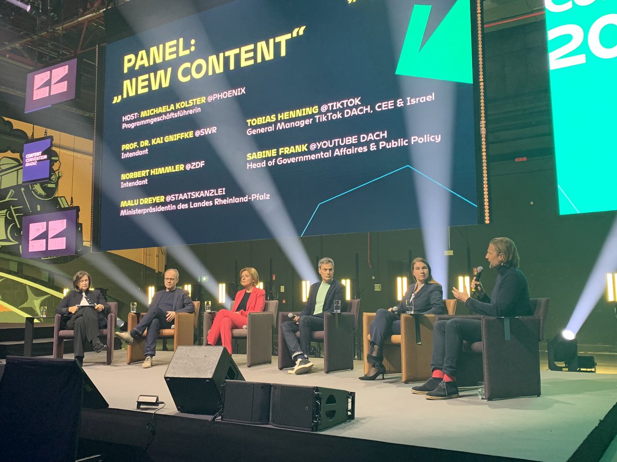 Auf der #ConCon23 diskutiert Ministerpräsidentin Malu Dreyer mit <a href="/tiktok_de/">TikTok DE</a> <a href="/YouTube/">YouTube</a> <a href="/ZDF/">ZDF</a> <a href="/phoenix_de/">phoenix</a> <a href="/SWRpresse/">SWR</a> über #AI in den Medien und einen besseren Schutz von Kindern und jungen Menschen in den sozialen Netzwerken.
