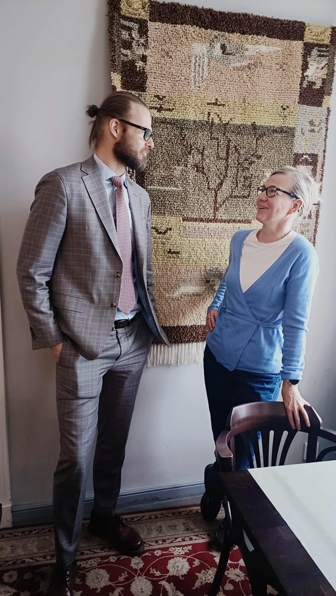 Tapasimme Valtiovarainministeriön budjettipäällikkö <a href="/mhniemela/">Mika Niemelä</a>  ja puhuimme startupien optioiden verokäytänteistä, osakesäästötilistä sekä Suomen talouskasvun vauhdittajista - enkeleistä ja yrityksistä. Kiitos antoisasta keskustelusta! #fiban #enkelisijoittaja <a href="/TiinaLaisi/">Tiina Laisi-Puheloinen</a>