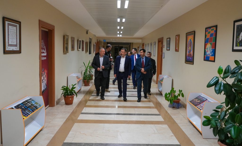 fatihkirisik's tweet photo. Şehit Murat Akdemir Anadolu İmam Hatip Lisesini ziyaret ederek yapılabilecek ortak çalışmalar konusunda istişarelerde bulunduk. 

https://t.co/bCII771dMH https://t.co/fpoO73ynon