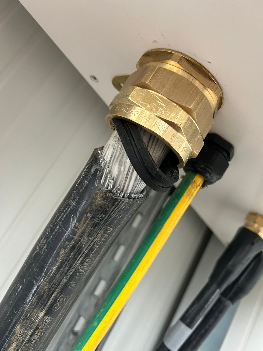 Apparently it can’t be glanced right because of the cable. 120mm 4 core feeding a panel board. Brand new supply.