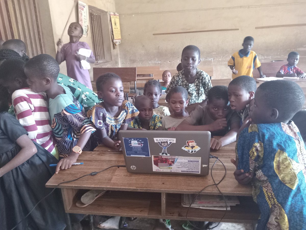 kidsCode_Hub's tweet photo. Learning about computers is of the amazing tools that can be use to shape the narrative of children living in underserved communities 

#TechForGood #SDGs https://t.co/Bx5zx9Mbz1