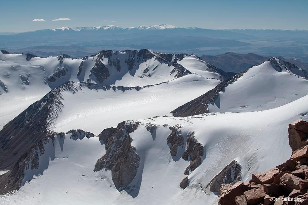 Увс аймгийн хамгийн өндөр цэг Хархираа Түргэний уулсын ноён оргил Мөст хайрхан дээрээс 4 зүг 8 зовхисын газар орон камерийн дуранд ийнхүү буужээ