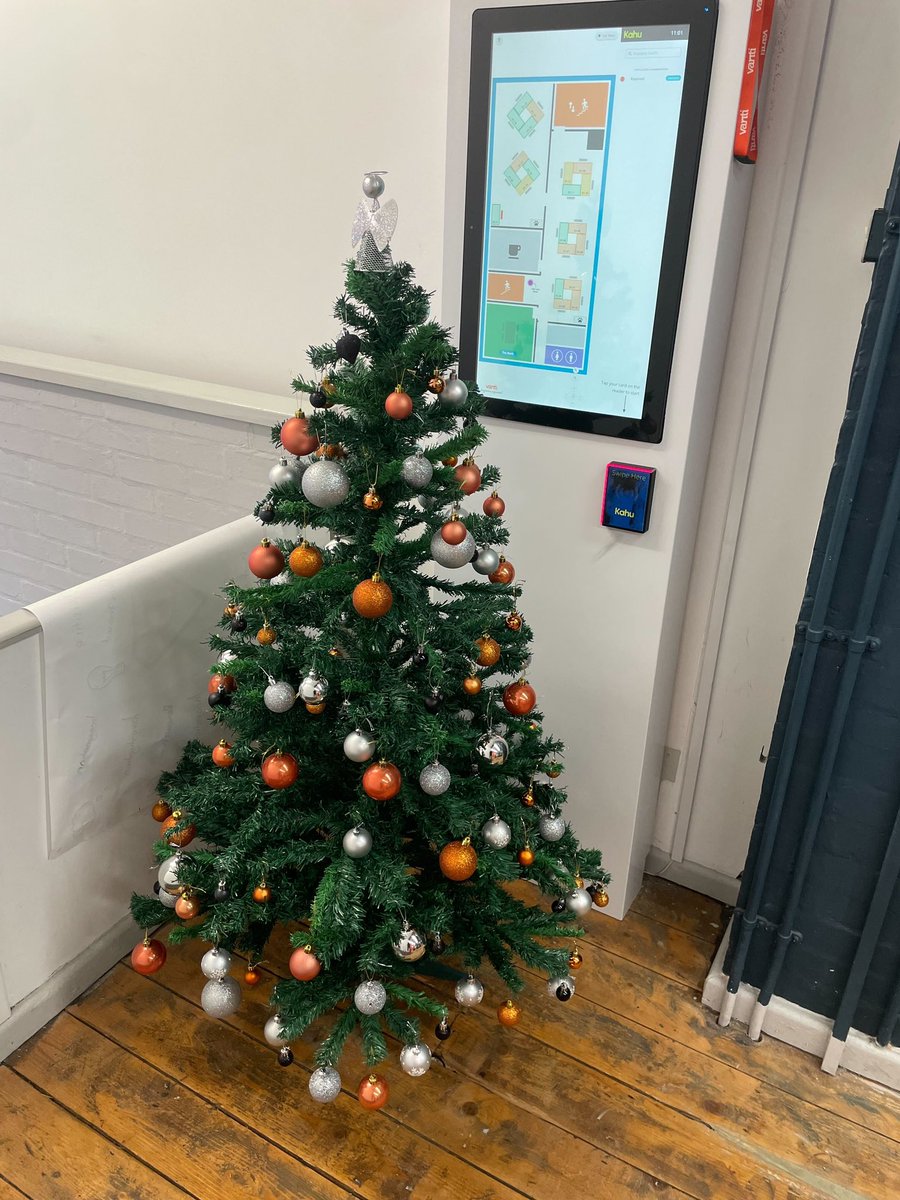 Some might say it's still a little too early - but at Vanti we're getting into the festive spirit anyway! Our trees are looking resplendant at our Birmingham HQ 🎅