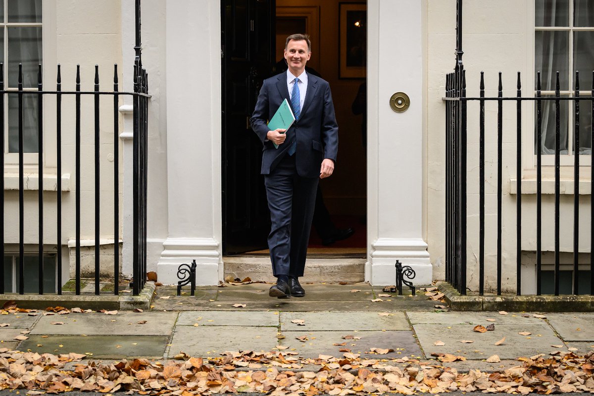 Autumn statement live updates: Universal Credit and other benefits will increase chroniclelive.co.uk/news/uk-news/a…