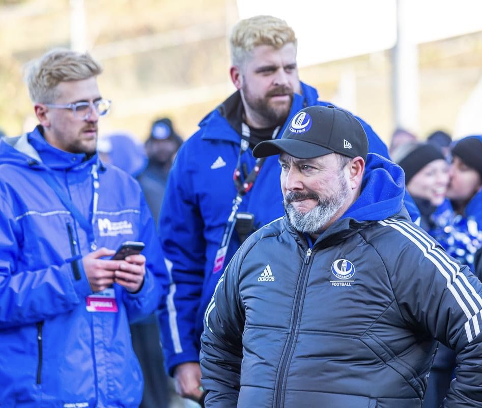 renaudstlaurent's tweet image. Derrière chaque grand coach, il y a deux cabochons aux communications.
C’est parti pour une semaine à Kingston avec @raphbg 💙
(📸 Dom Bernier)