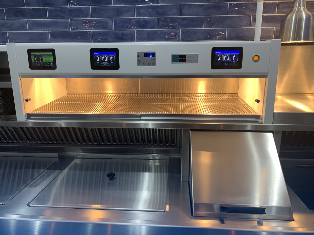 KFELtd's tweet photo. Our Fry touchscreen controls not only look smart, they are smart as they won't allow you to filter your oil until the pan has cooled itself down π‘π‘
#kiremko #fryingrange #fishandchips #filtration #frycontrols #kfe https://t.co/HQRVmKUw2N