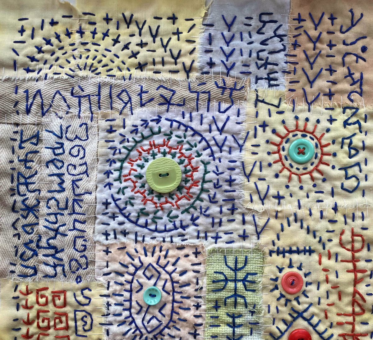 JoannaHartist's tweet photo. Details from a small rough quilting and embroidery project.
..
#patchwork #quilting #symbolsandletters #layeredfabric #naturaldyefabric #dyetextures #marigolddye #onionskindye #teadyed #textileart #therapystitching #arttherapy #slowstitching #outsiderart #folkart https://t.co/5HxptDWpoJ