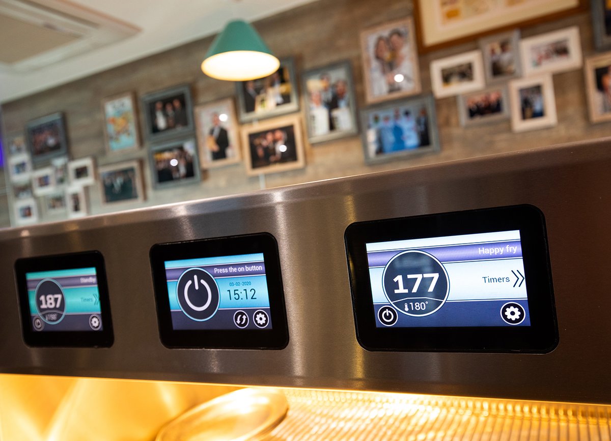 KFELtd's tweet photo. Our Fry touchscreen controls not only look smart, they are smart as they won't allow you to filter your oil until the pan has cooled itself down π‘π‘
#kiremko #fryingrange #fishandchips #filtration #frycontrols #kfe https://t.co/HQRVmKUw2N