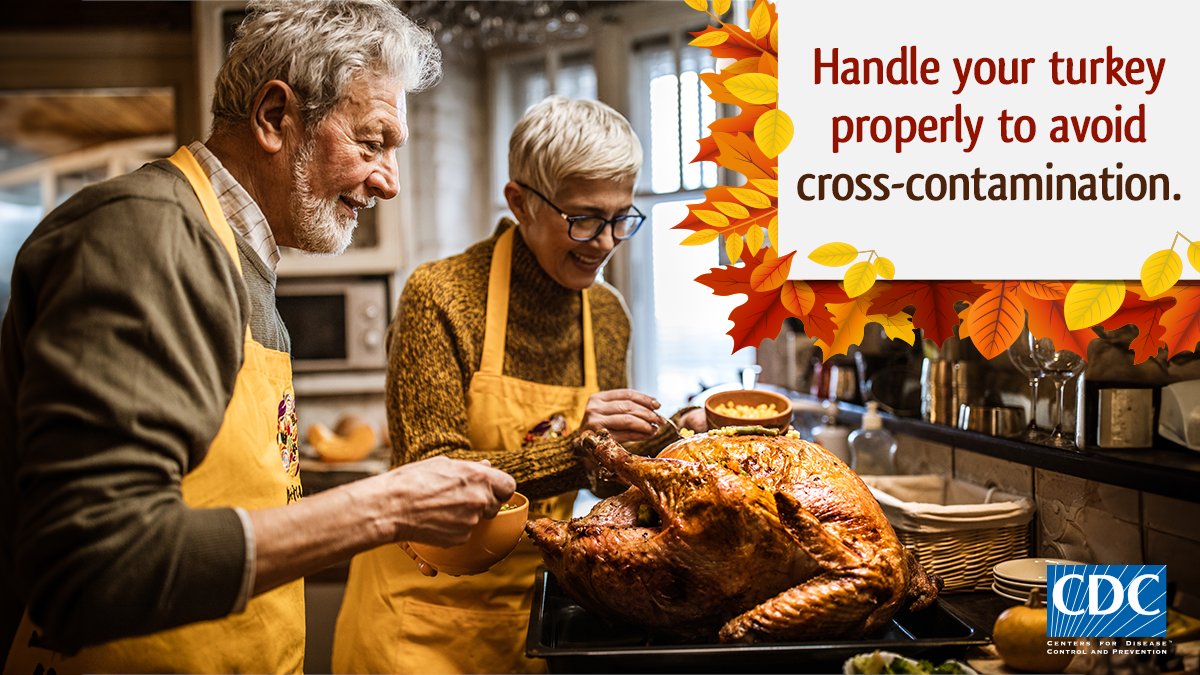 Raw turkey and its juice can contaminate anything they touch. Handle your #Thanksgiving turkey properly:
🦃 Wash hands with soap
🦃 Use separate cutting boards and plates
🦃 Wash surfaces and utensils before prepping other food
More turkey tips: 
bit.ly/3SMJuWm