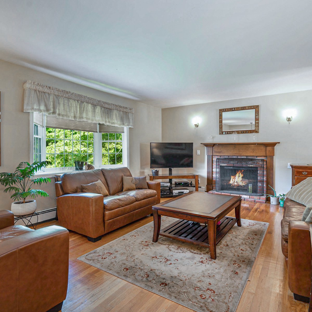 TrudiIglesias's tweet image. Sold for $30,000 over asking. How has the value of your home changed this year? 
Find out instantly through the link in our bio or DM to schedule your in-depth valuation and marketing strategy.
#theiglesiasteam #bedford #bedfordrealestate