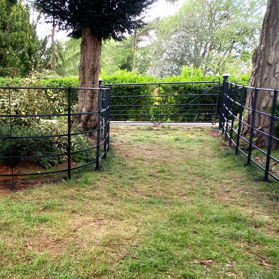 The Traditional Company manufactures, supplies and installs metal gates that can be used as field gates, estate fencing gates, parkland gates and traditional driveway gates.

#gates
#parkland
#steel
#handmade
#solidsteel
#thetraditionalco