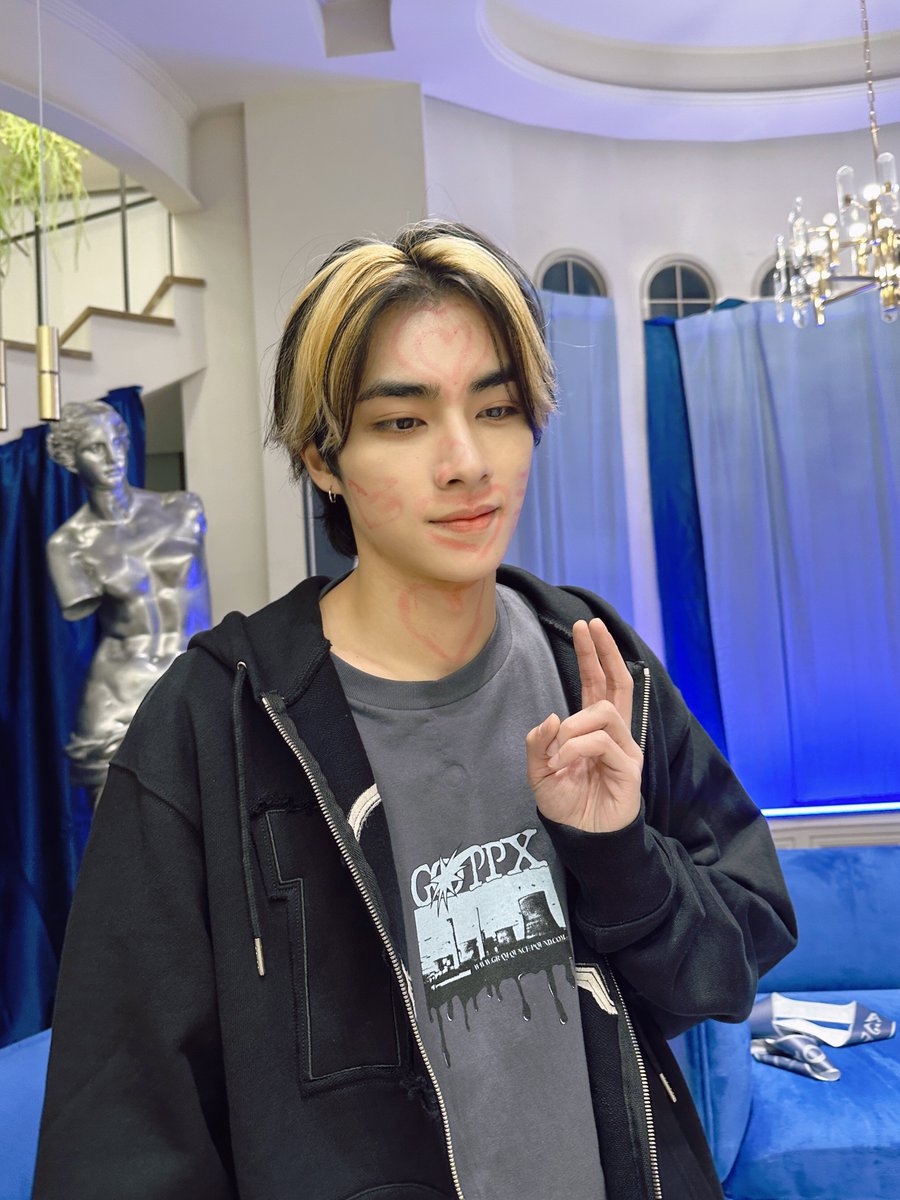 🦕How on earth did things turn out to be like this🫥

#XIAOJUN #肖俊 #샤오쥔 
#YouthAwards_BestActor 
#WayV #威神V 
#OnMyYouth #遗憾效应
#WayV_OnMyYouth 
#WayV_OnMyYouth_遗憾效应