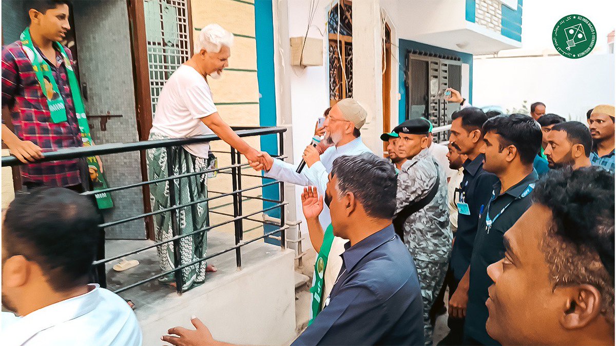 SkGSarowar7's tweet photo. Sadr-e-Majlis Barrister Asaduddin Owaisi sb ne aaj halqa-e-assembly Rajendra Nagar mein AIMIM ummeedwaar Swamy Yadav Mandagiri ke sath Paidal Daura kiya aur awam se Majlis ke haq mein vote daalne ki appeal ki
#AIMIM #AsaduddinOwaisi #VoteForKite #VoteForMIM #MIMagain https://t.co/FLpT2sC2Js