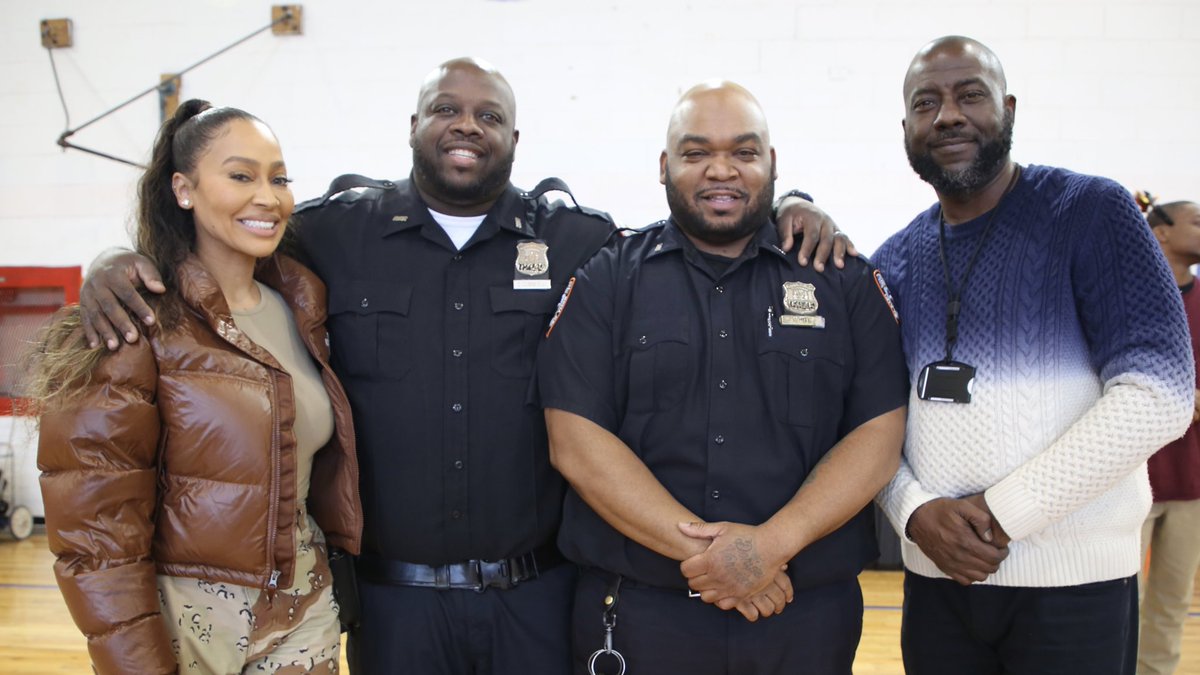 CorrectionNYC's tweet photo. In celebration of #Thanksgiving, persons in custody at Robert N. Davoren Center (RNDC) on #RikersIsland were able to enjoy a holiday meal with their loved ones on Nov. 20 as part of actress @lala Anthony’s ThreeSixty Program.  Read more at https://t.co/qEaQfbaab3. https://t.co/paTbuYbceW