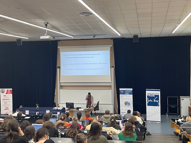 Christopher Kongolo a clos cette mâtiné en abordant les effets de la culture sur la représentation du fonctionnement psychocomportemental de la personne âgée