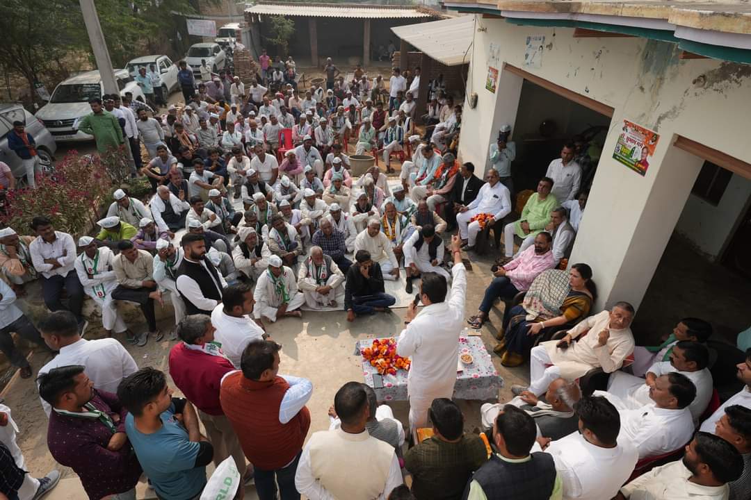 garvitasingh76's tweet photo. भरतपुर विधानसभा क्षेत्र से पार्टी के प्रत्याशी डॉ सुभाष गर्ग जी के समर्थन में #गांव_खैमरा में राष्ट्रीय अध्यक्ष चौधरी जयन्त सिंह जी ने नु��्कड़ सभा को सम्बोधित कर जनता से वोट की अपील की। 
@drsubhashg @jayantrld
#RLDinRajasthan
#RajasthanElection
#Bharatpur
#ChaudharyJayantSingh https://t.co/qBZwbvB0MM