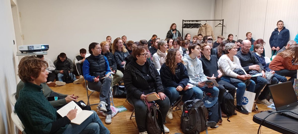 InstitutElevage's tweet photo. 🔴 #Caprinov 2023 | Conf 4
✅ Distribution quotidienne des #fourrages
↪ Stratégie & impact sur les #chèvres 🐐
👉 Produire + de lait avec - de concentrés grâce à une gestion différente de la distribution du fourrage
📌 Projet #MaxForGoat
Avec @Bluet_Bertrand & V. Dufourg - CA 46 https://t.co/ZEqEk1BtGu