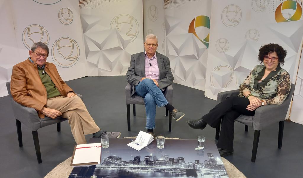 JaumeMarfany's tweet photo. JA PODEU VEURE el darrer programa del @VullUnaResposta Premis Coromines 2023: Homenatge a la Catalunya Nord. SAGA, el saló del gaming en català, amb Pep Ribas @CAL_cat i @mireiaplana @llenguacat 20/11/2023 @etvllobregat https://t.co/HIVPQKpl59 https://t.co/ItDLAvQ3Yl