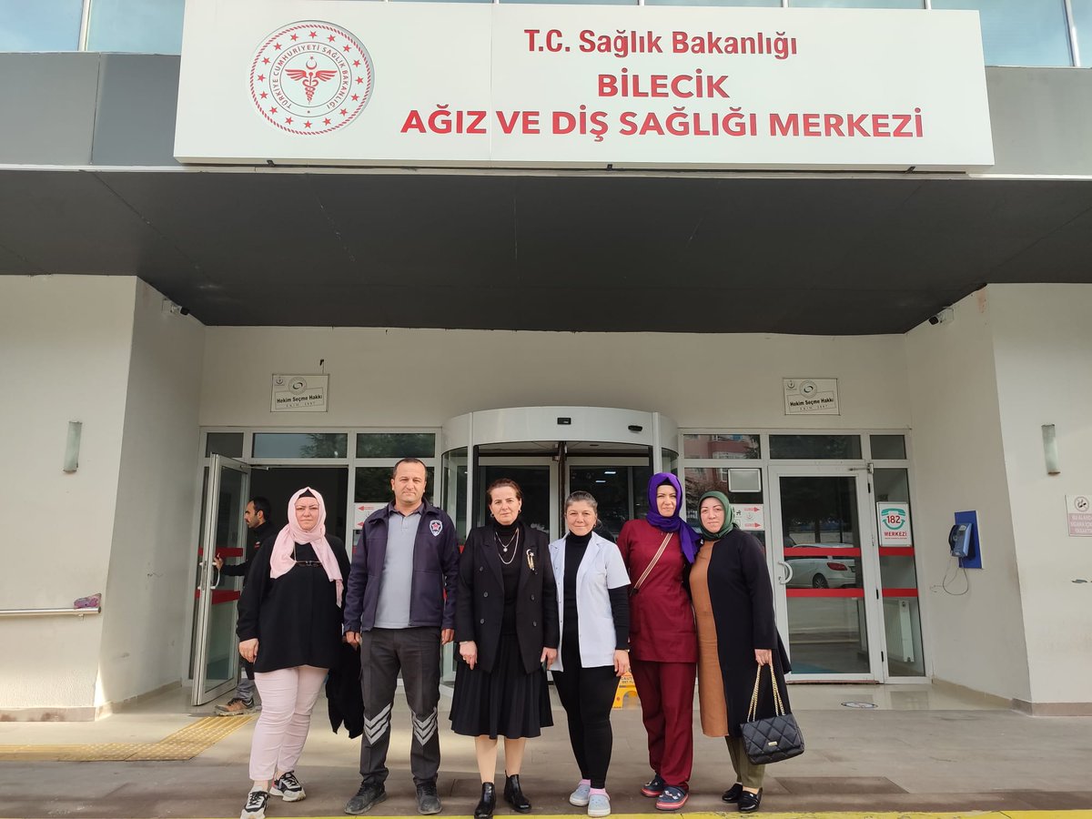 akkadinbilecik's tweet photo. #22KasımDişHekimleriGünü dolayısı ile Bilecik Ağız ve Diş Sağlığı Merkezi'mizdeki doktorlarımızı ve çalışanlarımızı, Başkanımız @HasitMutlu Yönetim Kurulu Üyelerimizle ziyarette bulunduk.

Bilecik İlimizde verdikleri hizmetlerden dolayı kendilerine teşekkürlerimizi sunuyoruz. https://t.co/GTiGdRQDi4