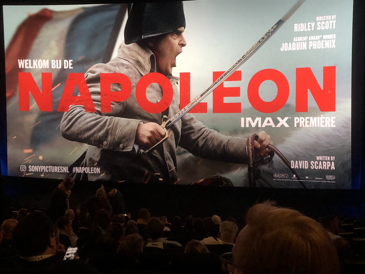 Gisteravond première bijgewoond van de film Napoleon uitgebracht door <a href="/sonypicturesnl/">Sony Pictures NL</a>. Indrukwekkend hoe de veldslagen zijn verfilmd. Alsof het een verslag is van een oorlogsverslaggever maar die had je toen nog niet. Gaat dat zien, gaat dat zien! #Napoleon