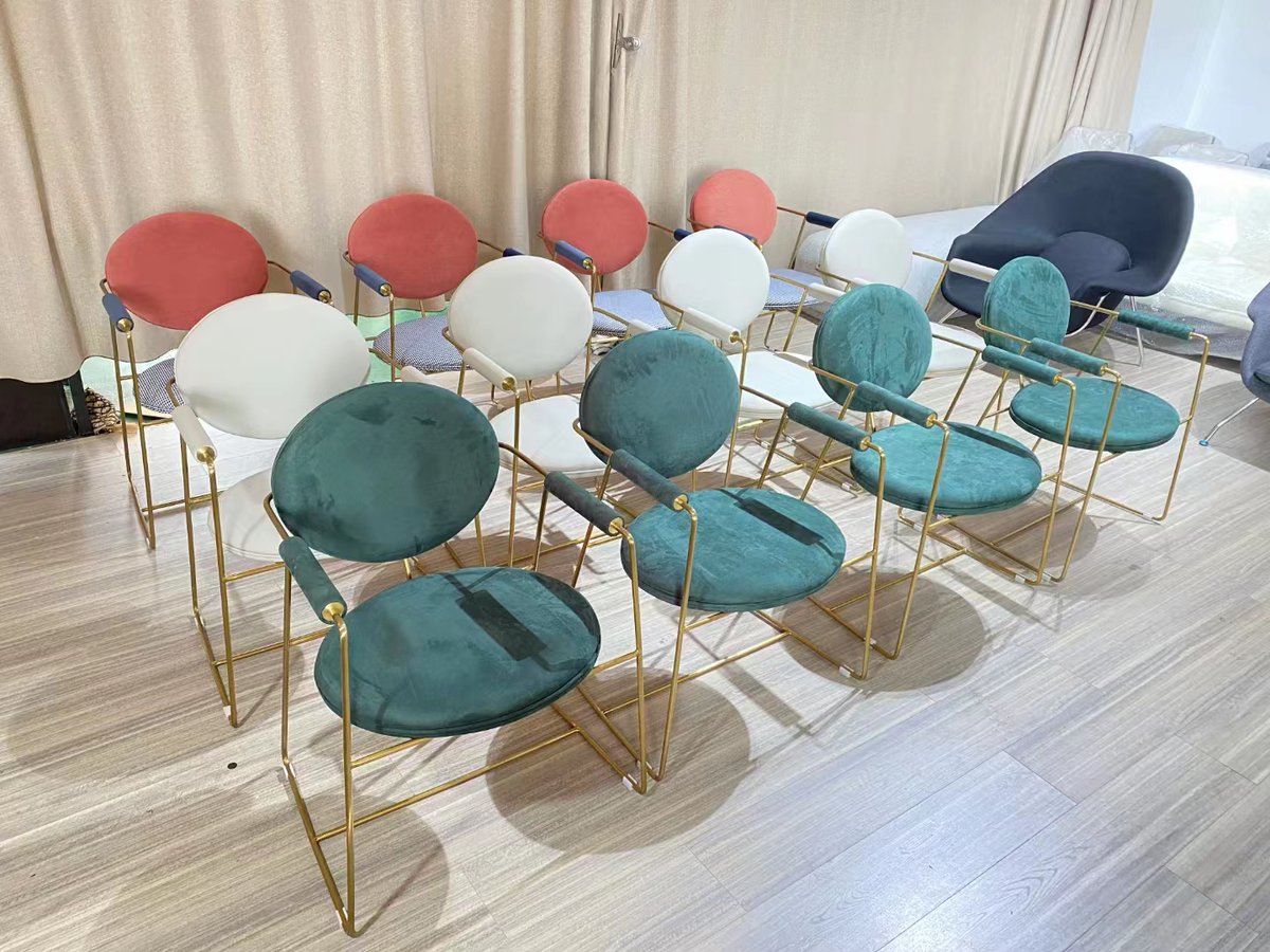 LianmaoFurn's tweet photo. Crafted with comfort and style in mind, these chairs are a feast for the eyes and a treat for your senses. Elevate your dining experience with the delectable allure of Macaron colors – because every meal deserves a touch of sweetness! 💖🍽️ #MacaronChic #DiningInStyle #HomeDecor" https://t.co/O2atJzVnWS
