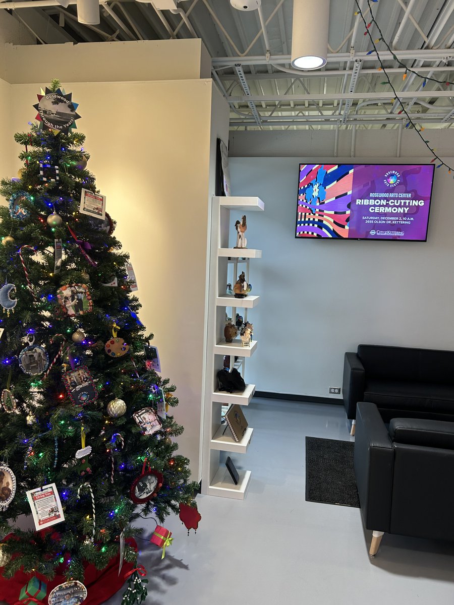 Rosewood Arts Center’s lobby is now displaying many of the beautiful pottery pieces that will be on sale at this year’s A Rosewood Holiday Arts Festival! Come enjoy all the festival has to offer on Saturday, December 2 from 11 AM - 3 PM at Rosewood Arts Center.