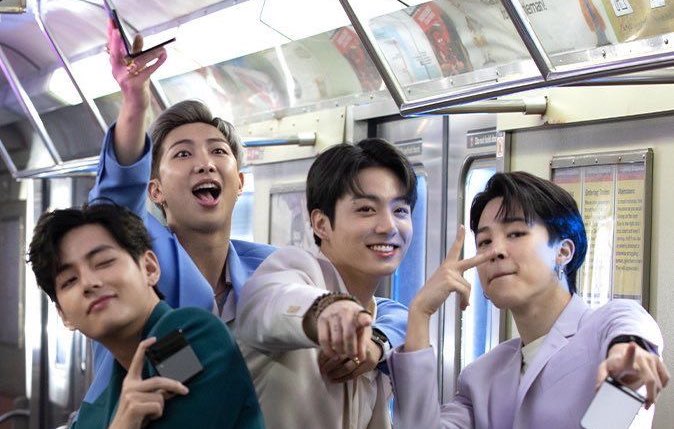 User_de_todo's tweet photo. Ya no quiero entrar a las redes 😭 todo está lleno de mis chicos y no estoy soportando aaah 
Ahora solo entro asustada de perderme tal vez su último live y quien sabe lo hacen juntos ❤‍🩹🤧
WE WILL WAIT FOR YOU IN 2025 
I PROMISE https://t.co/eRkpO85pp0