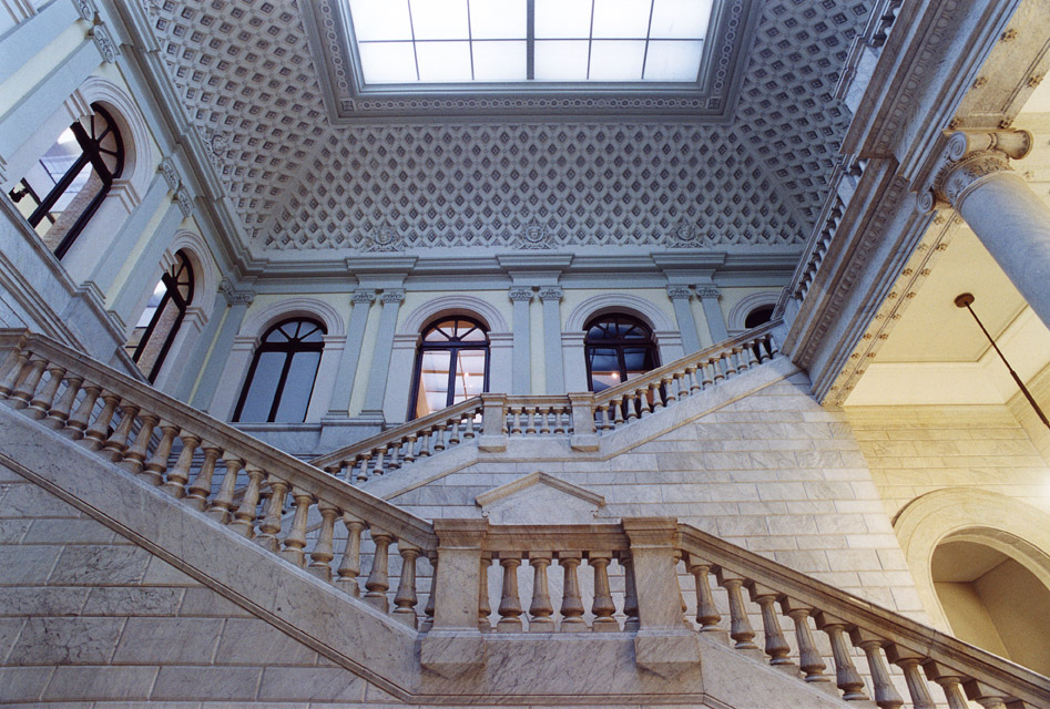 🧐Si sacáramos una nueva línea de merchandising de la BNE, ¿qué tipo de producto u objeto de la Biblioteca te gustaría, te emocionaría, te llevarías a casa…?
¡Queremos que nos cuentes!...