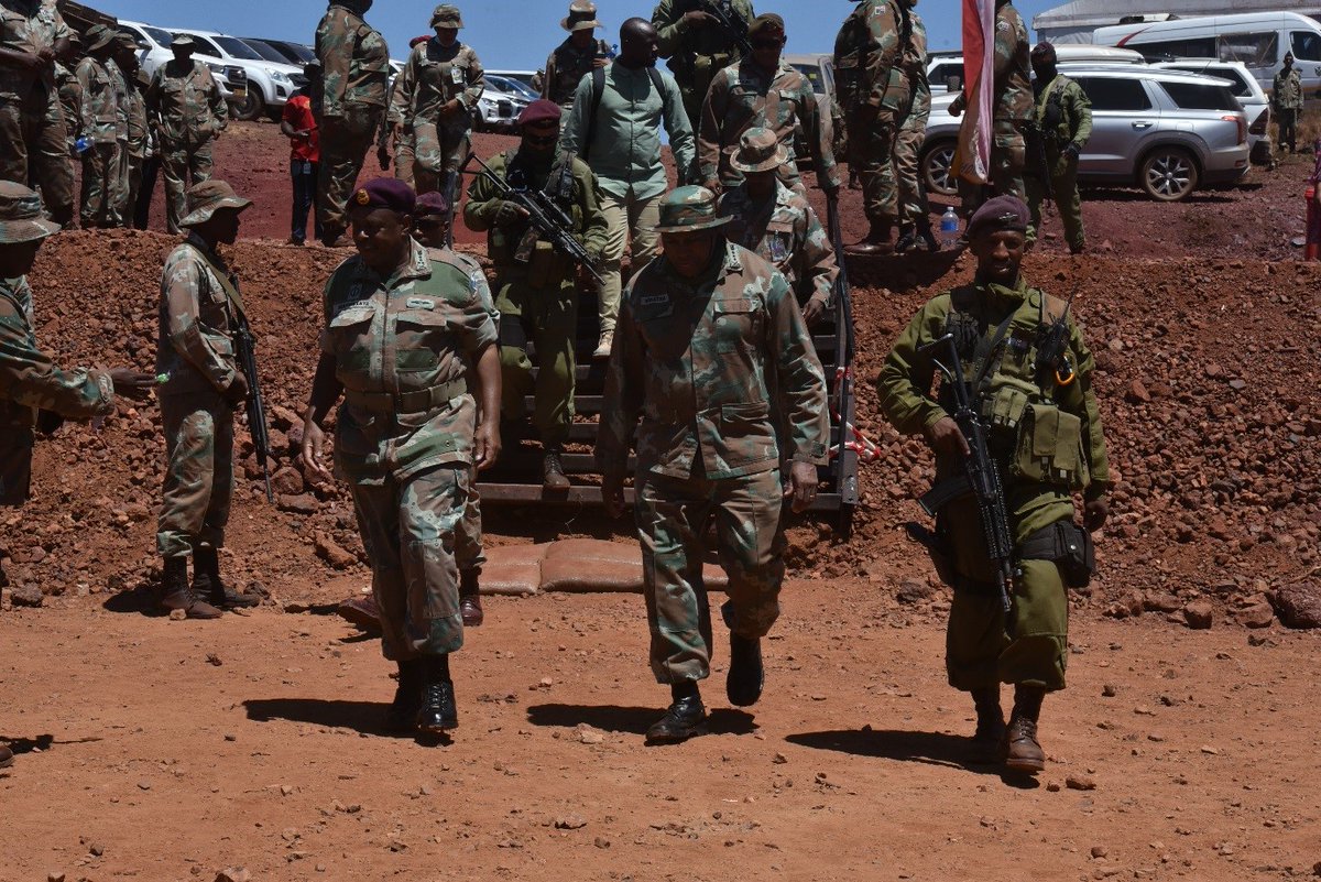SANDF_ZA's tweet photo. READ || Distinguished Visitors Day || Exercise VUKUHLOME 2023.
https://t.co/ckL9eKk6rr
#SANDF
#SAArmy
#ExerciseVUKUHLOME
#DistinguishedVisitorsDay
#PrideOfLions https://t.co/of0gmhzP9a