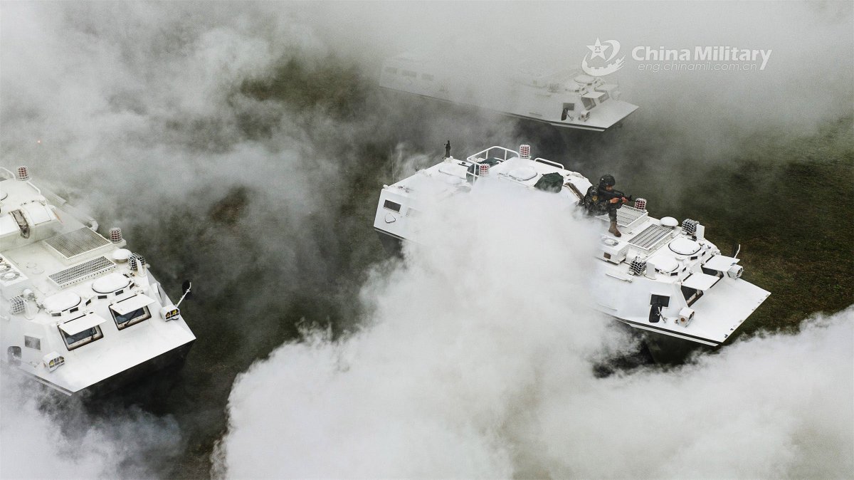 rajfortyseven's tweet photo. #CCP #China #PLAN
#Type71 #Longhushan incident likely to be practice ex unlikely to be fire.
#PLA is capable of generating such thick smoke. https://t.co/7Ofh7H4bLA