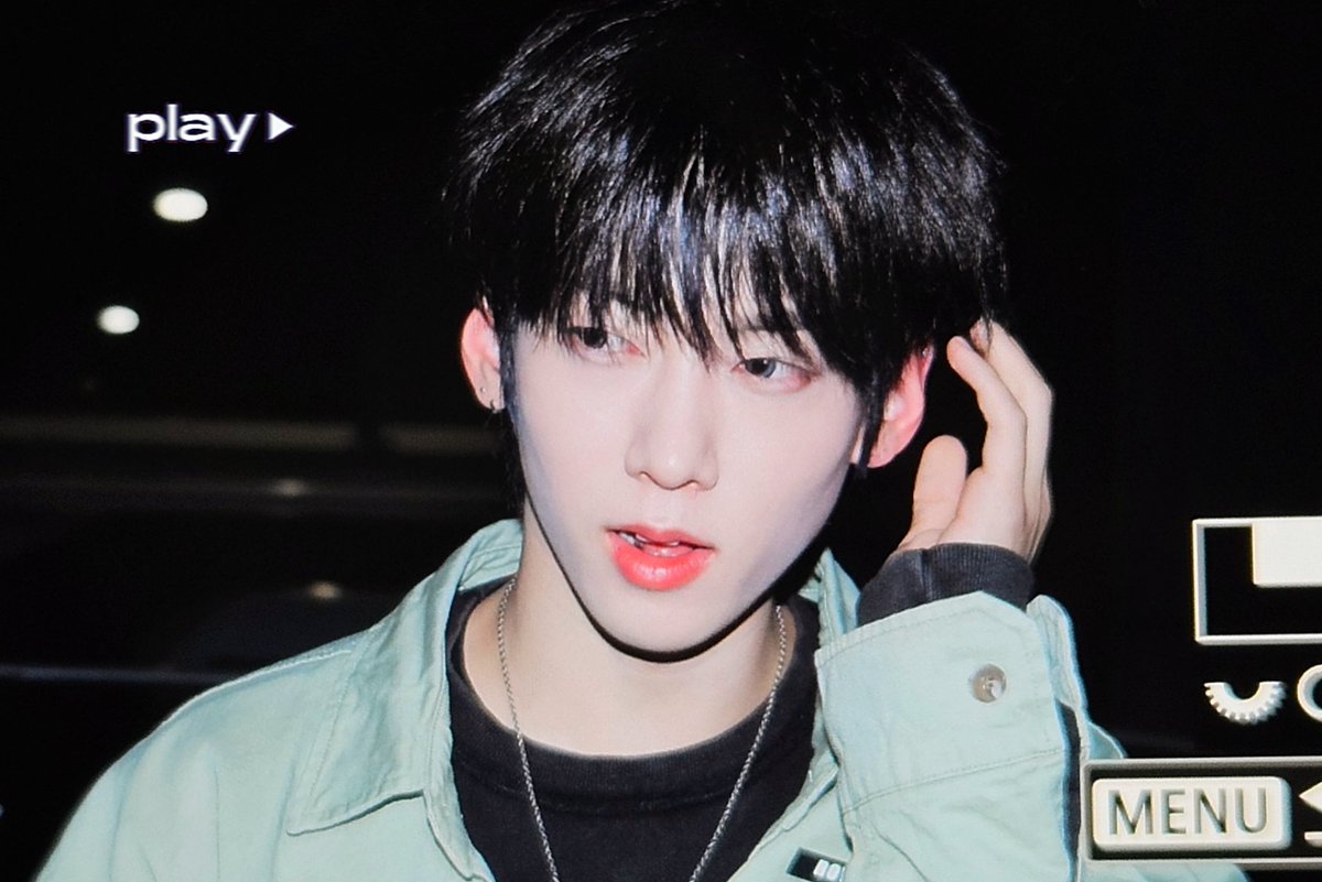 play_nkd's tweet photo. 231122 밤의라디오 출근
#앰퍼샌드원 #AMPERSANDONE 
#KAMDEN #나캠든 #나두빈 https://t.co/COZsp0B7M7