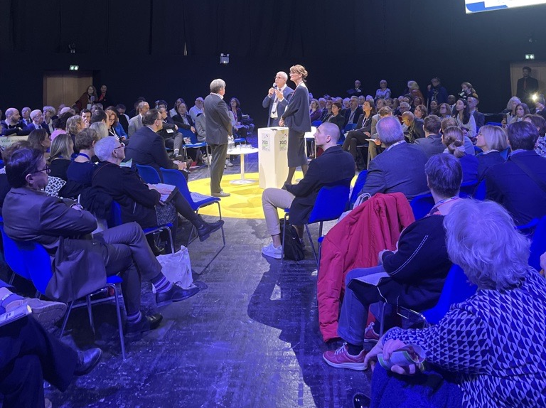 OrdreInfirmiers's tweet photo. Intervenant au #Congrèsdesmaires de @l_amf, Patrick Chamboredon revient sur l’enjeu majeur de l’accès aux soins pour les Français : « Présents dans 99,6% des territoires locaux, les #infirmiers sont une réelle force dans la prise en charge des Français. » https://t.co/bIZufI3UiK