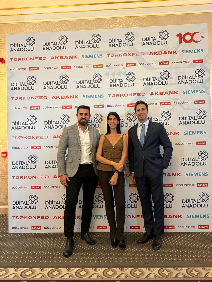 usersdotcom's tweet image. Today, @balliktas  and @GokalpCaymaz discussed &quot;Banking Solutions for SME&apos;s&quot; with our #DotPartner @Akbank&apos;s VP Cemre Bozer at Nitelikli Dijital Dönüşüm summit. 
 
Thank you for hosting us! @turkonfed @dijitalanadolu @Akbank