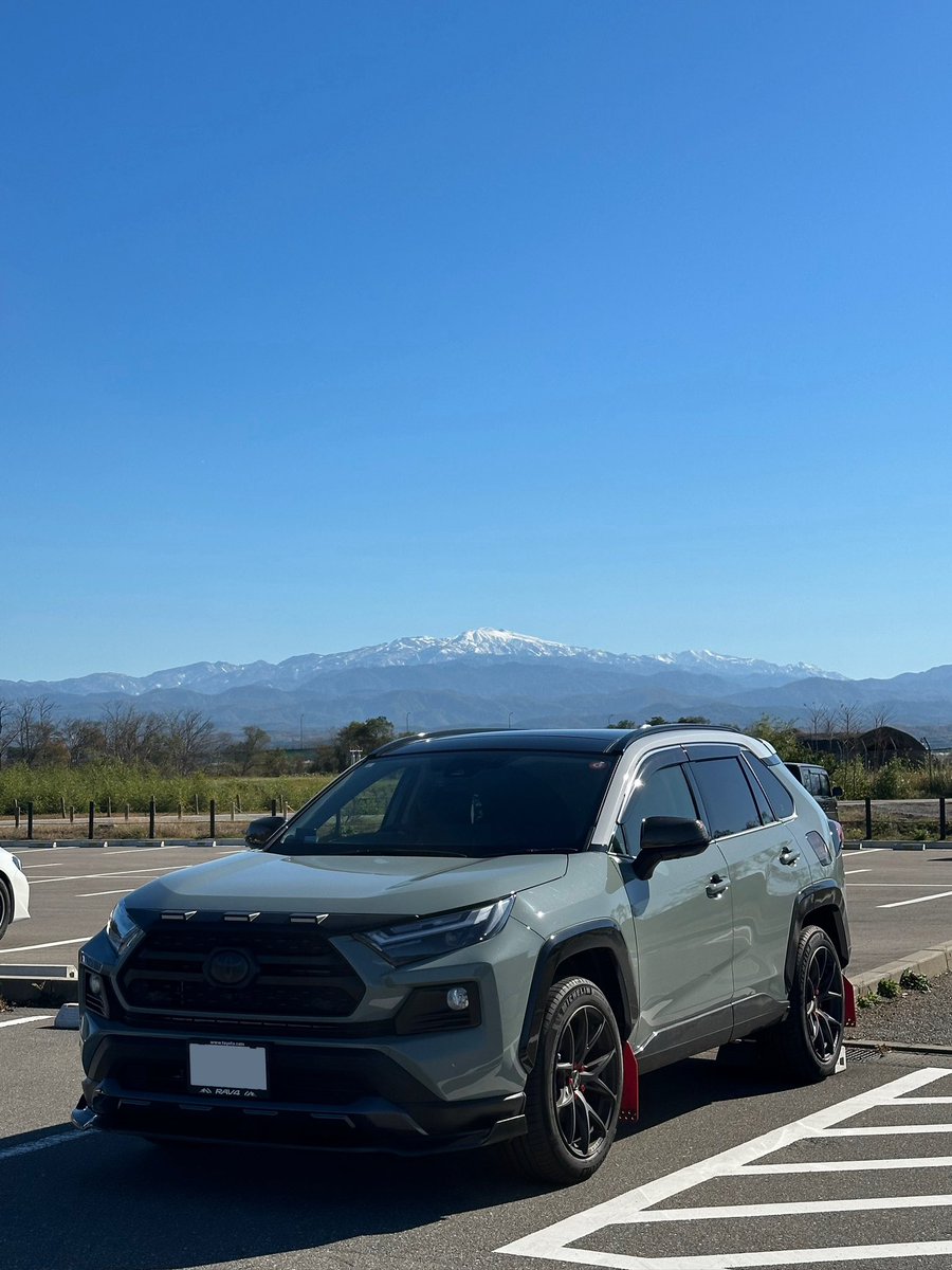 写真撮りに行った合間に📸  だいぶ山も白くなってきました😆  #rav4  #rav4hybrid  #rav4adventure  #rav4女子  #TOYOTA   #toyotagram