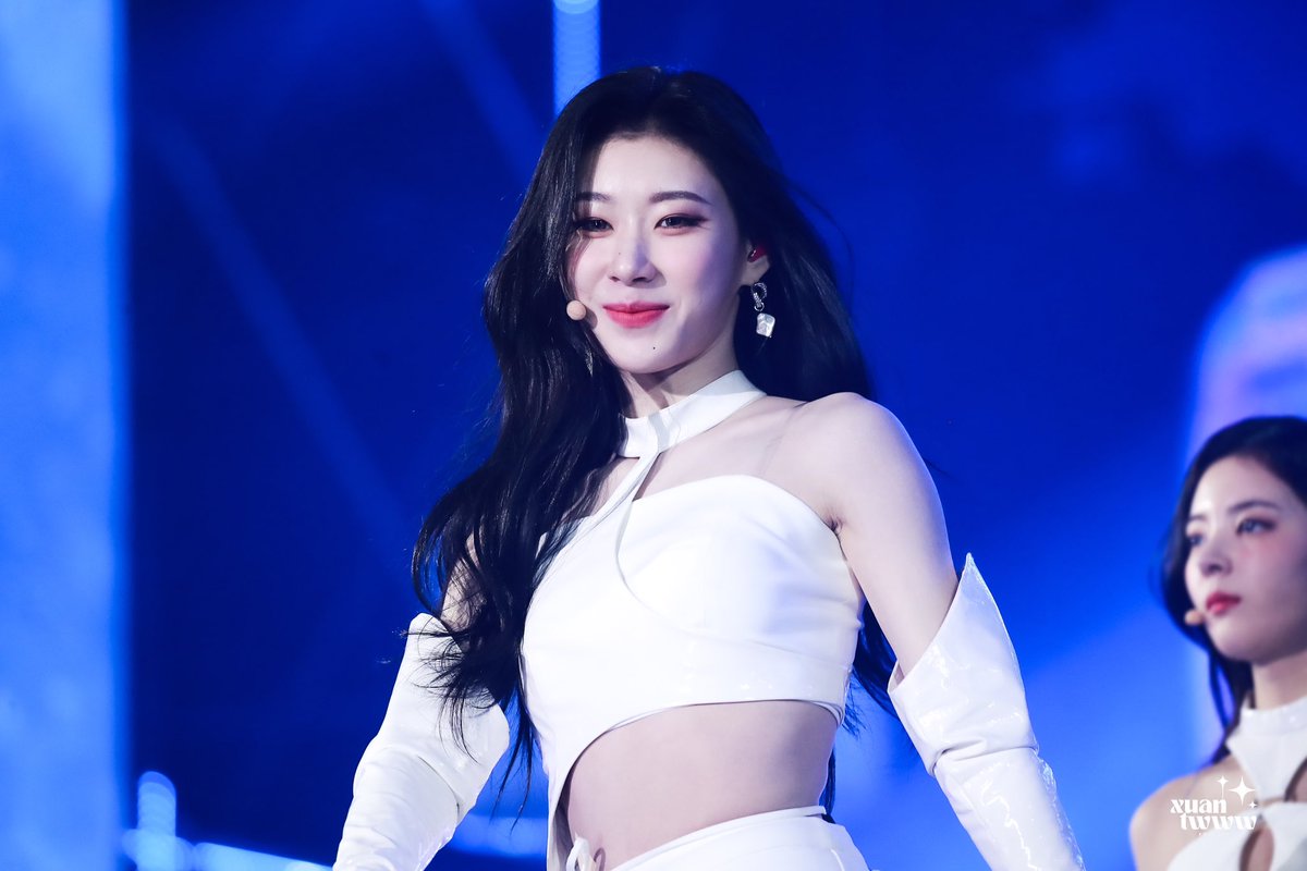 xuantwww_itzy's tweet photo. 221224 Chaeryeong

#ITZY #있지 
#itzy_chaeryeong #CHAERYEONG 
#채령 #李彩領 #彩領 https://t.co/MCXObE29QF