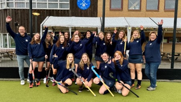 Dames Onder 25-4 MHC Forescate ongeslagen kampioen #voorschoten -  voorschotensekrant.nl/l/26558