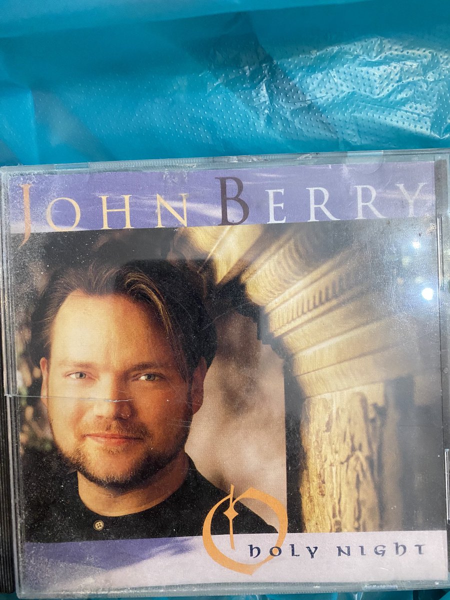 kellyardner's tweet image. What better way to start the almost Christmas season. Listening to @JohnBerryMusic O Holy Night!!